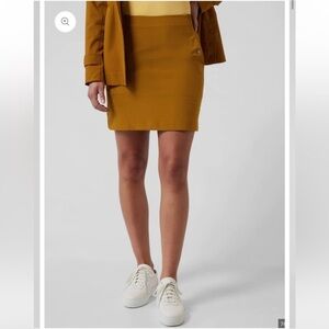 Athleta Vienna skort in mustard - size  4